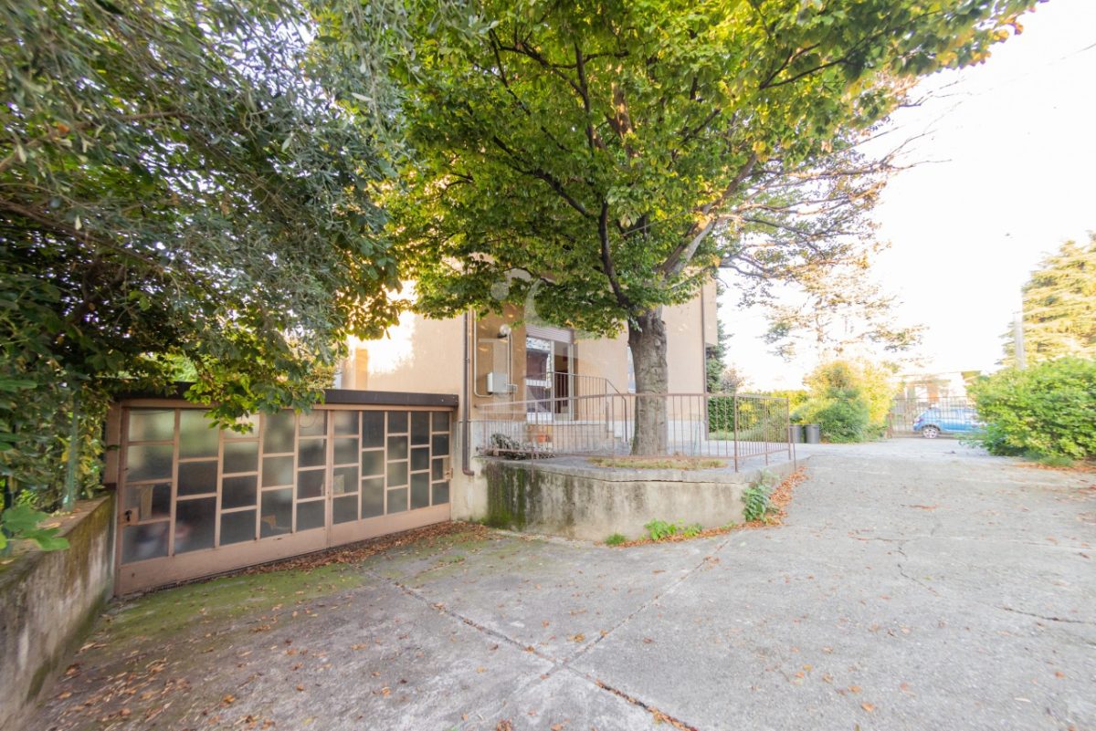 esclusiva-villa-dall’-alto-grado-di-personalizzazione-vendita-10-garage-triplo-2247254.jpg