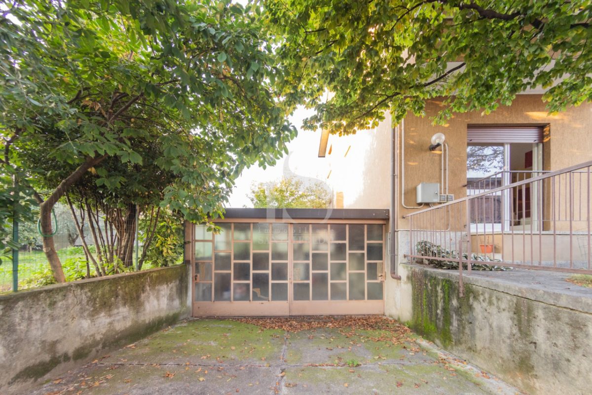 esclusiva-villa-dall’-alto-grado-di-personalizzazione-vendita-35-garage-2247254.jpg