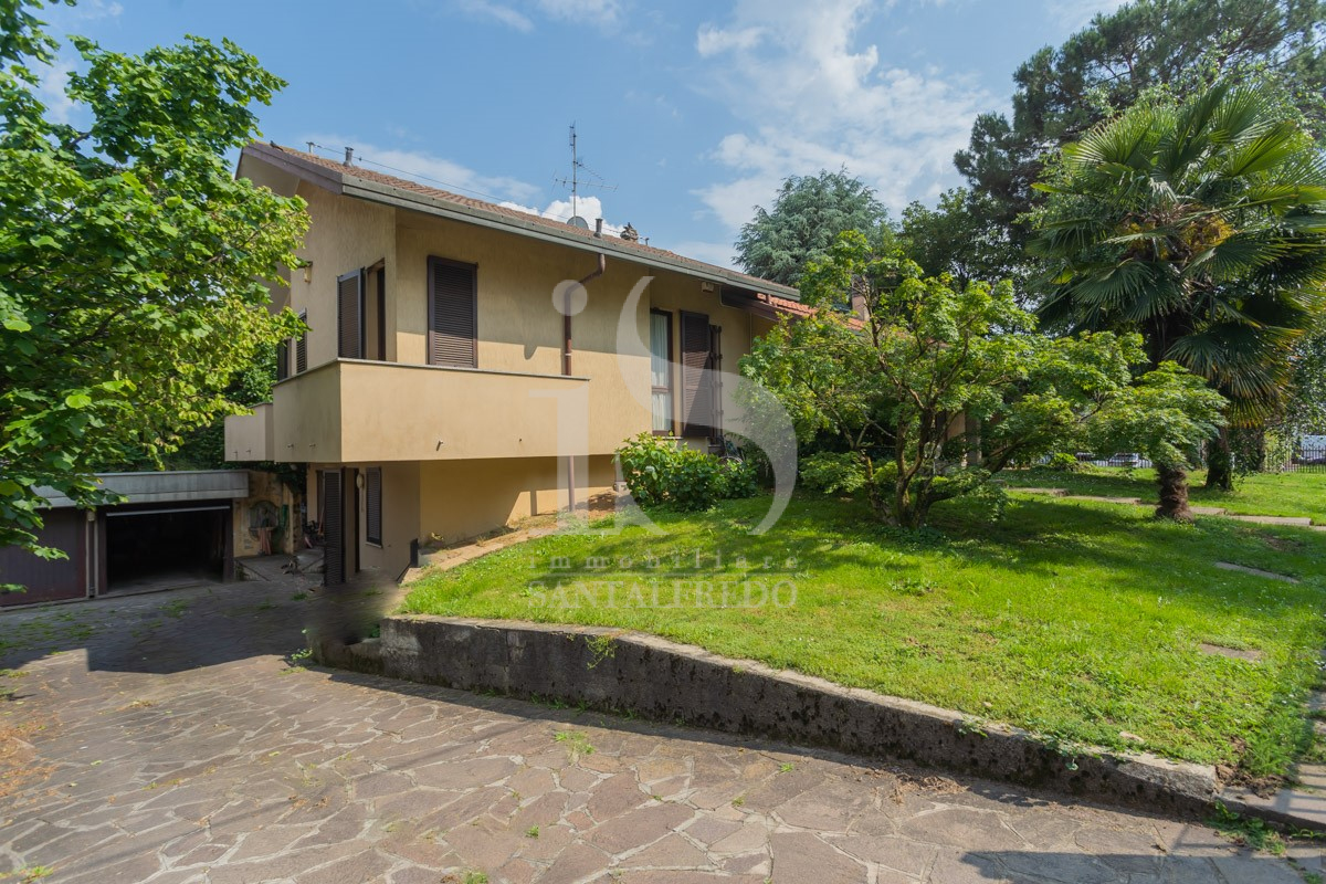 Villa in Brianza Concorezzo Via Bandiera