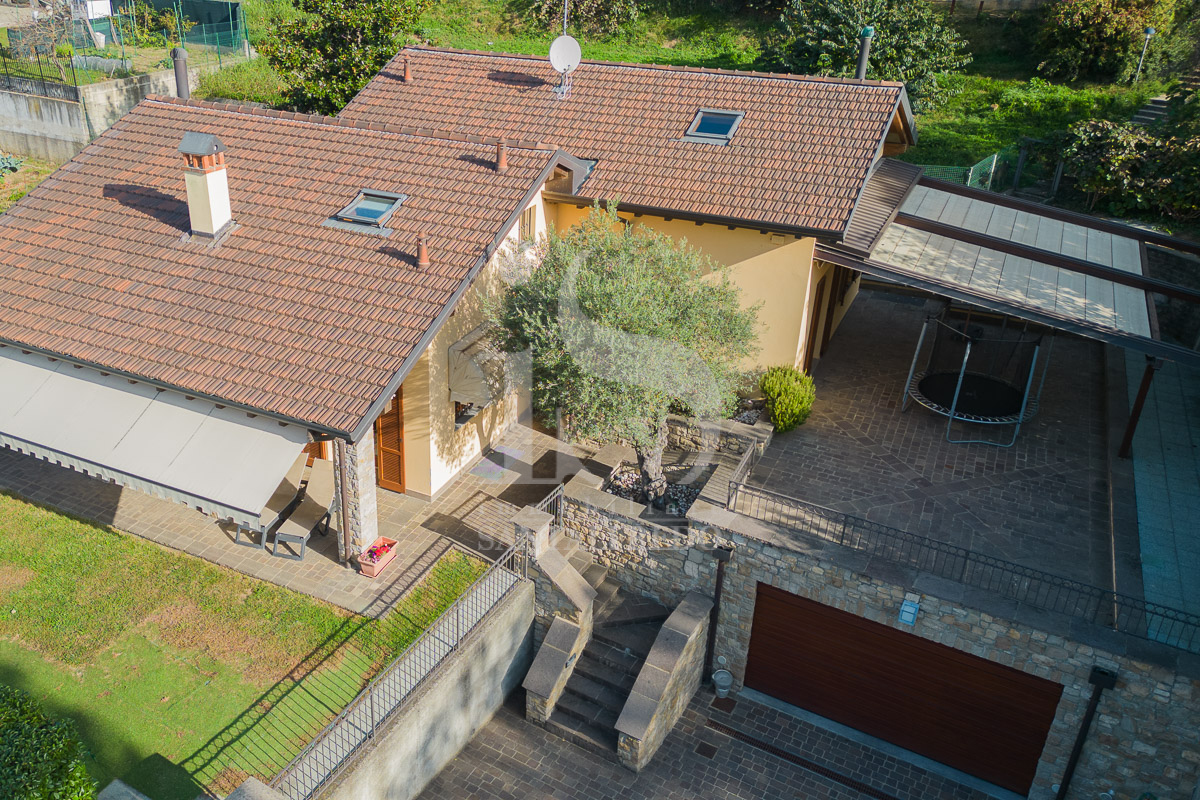Villa in Vendita Merate
