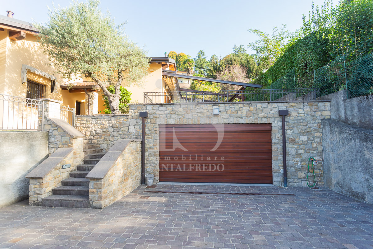 Villa in Vendita Merate