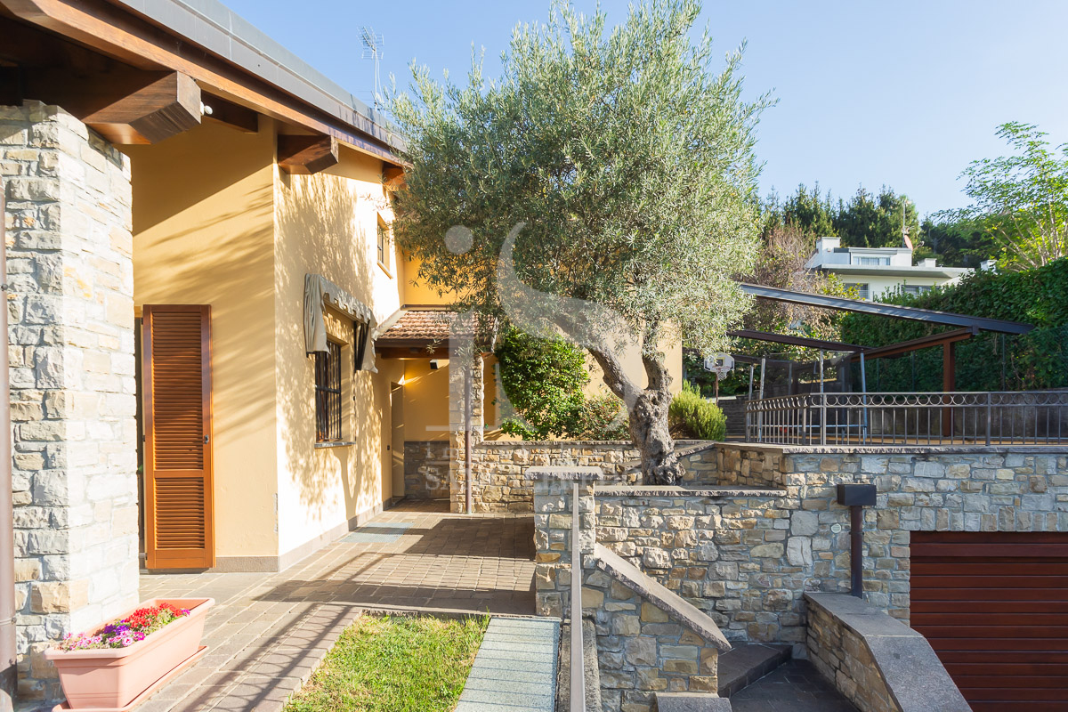 Villa in Vendita Merate