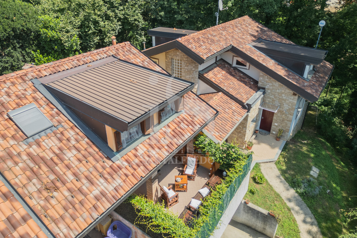Villa con Giardino in vendita ad Arcore