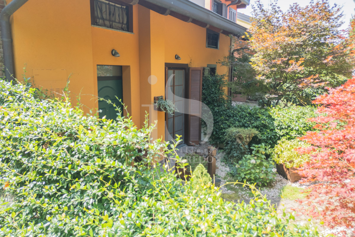 Villa con Giardino in vendita ad Arcore