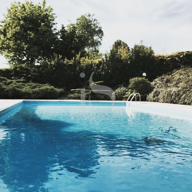 Villa con Piscina in Vendita a Brugherio